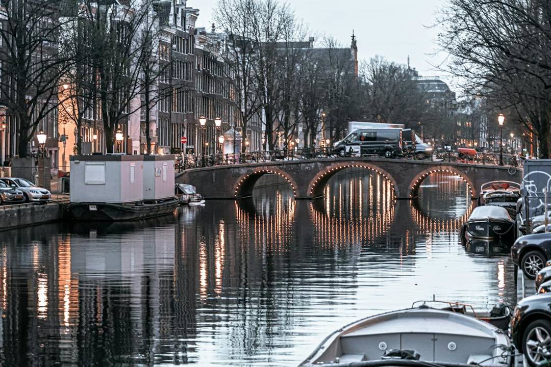 Ontdek Amsterdam stilletjes met een fluisterboot